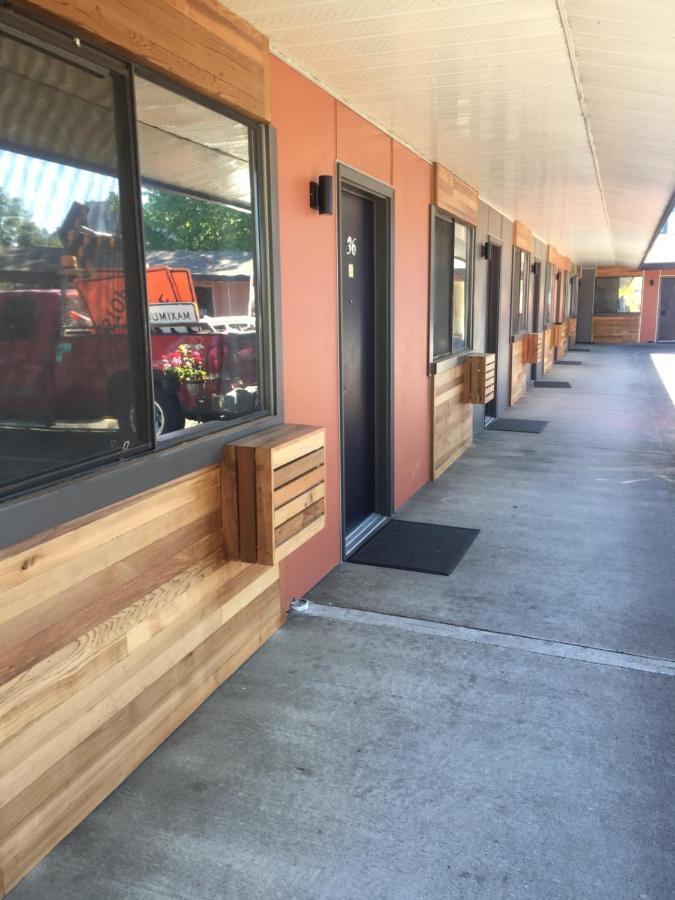 Vip Motel Parksville Exterior photo