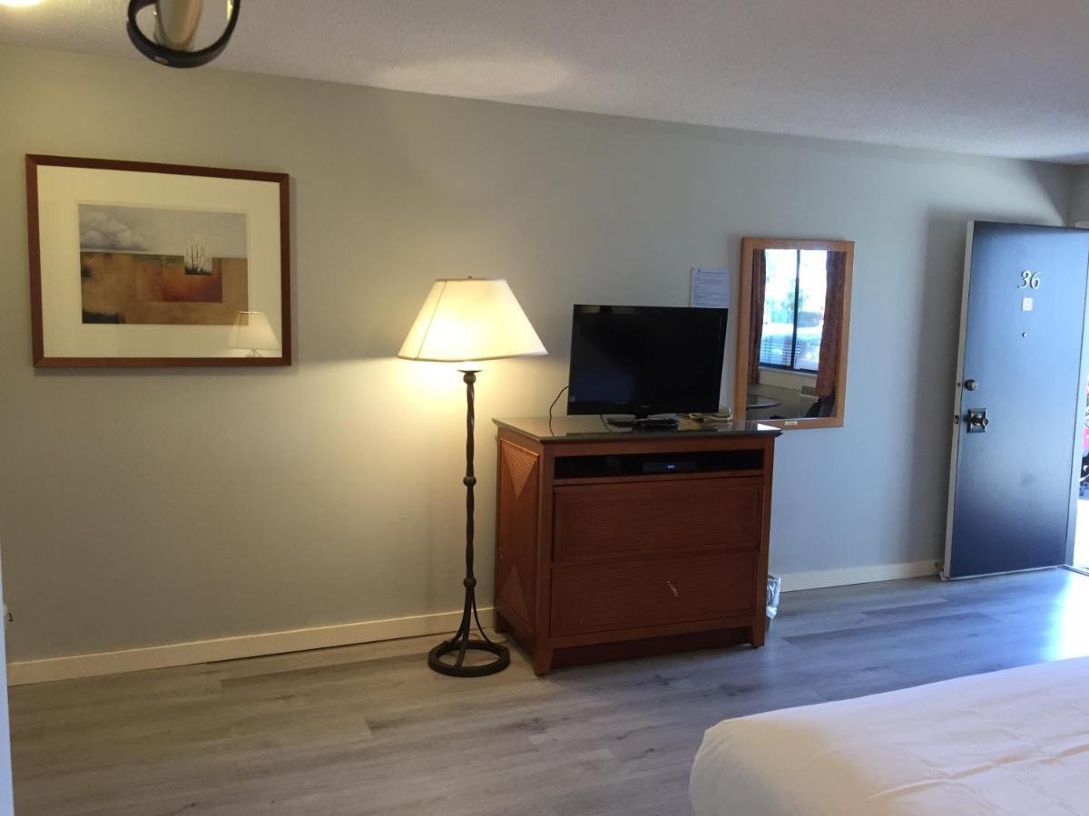 Vip Motel Parksville Exterior photo